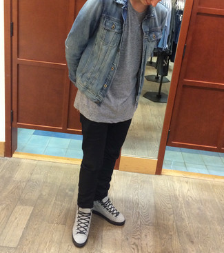 Какие джинсы носить с темно-серыми рабочими ботинками мужчине