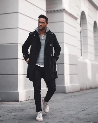 С чем носить темно-серый свитер с воротником на молнии мужчине