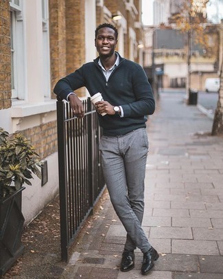 С чем носить темно-серый свитер с воротником на молнии мужчине
