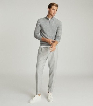 С чем носить темно-серый свитер с воротником на молнии мужчине