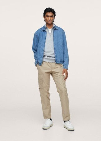 С чем носить темно-серый свитер с воротником на молнии мужчине