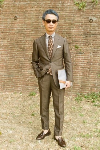 С чем носить темно-серый мужской клатч мужчине