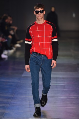 С чем носить свитер с круглым вырезом в клетку мужчине