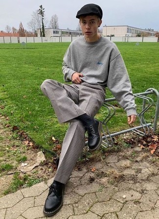 С чем носить классические брюки в клетку мужчине