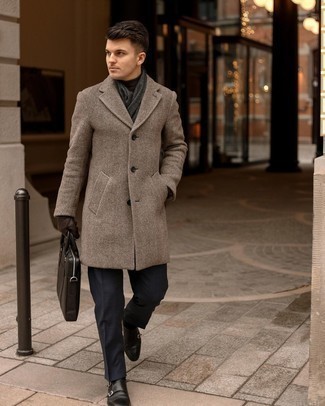 С чем носить классические брюки в клетку мужчине