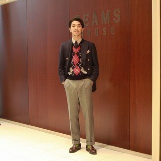 С чем носить классическую рубашку в клетку мужчине