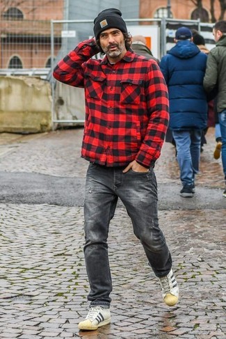 С чем носить куртку-рубашку в клетку мужчине