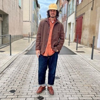 С чем носить куртку-рубашку в клетку мужчине