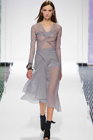 С чем носить шифоновое платье-миди