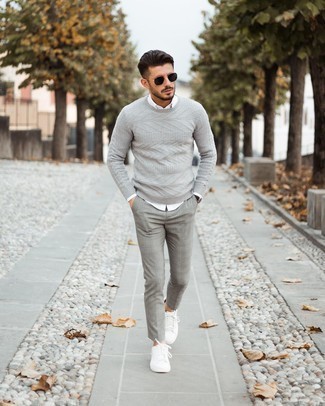 Как носить брюки чинос с вязаным свитером