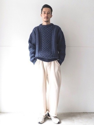 Как носить брюки чинос с вязаным свитером