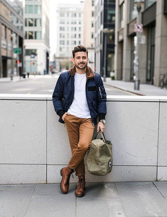 Как носить брюки чинос с повседневными ботинками