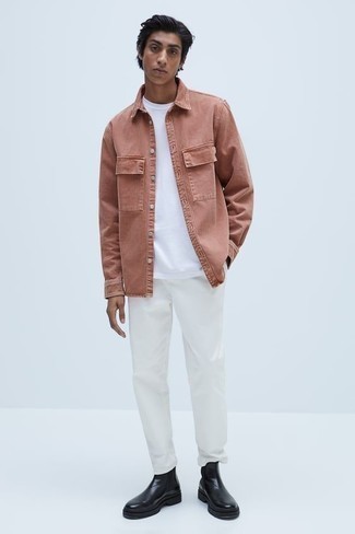 Как носить брюки чинос с джинсовой рубашкой