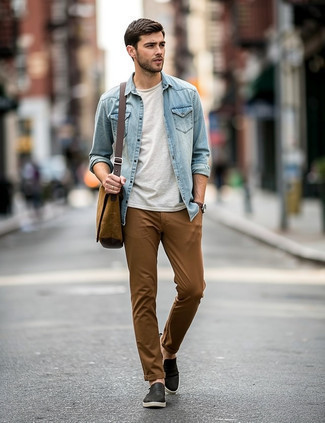 Как носить брюки чинос с джинсовой рубашкой
