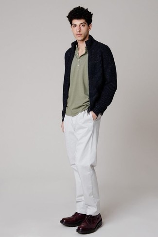 Как носить брюки чинос с туфлями дерби