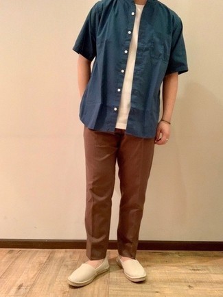 Как носить брюки чинос с эспадрильями