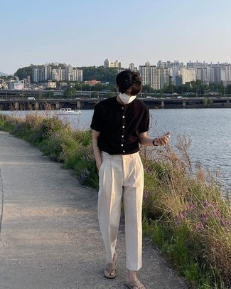 Как носить брюки чинос с сланцами