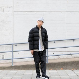 Как носить брюки чинос с курткой-пуховиком