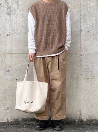 Как носить брюки чинос с трикотажным жилетом