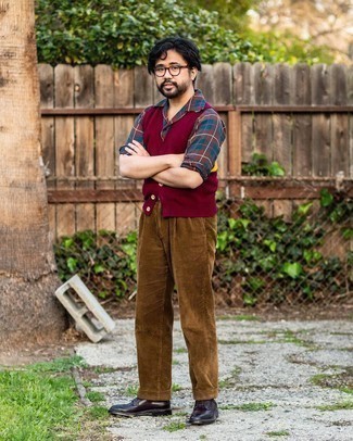 Как носить брюки чинос с трикотажным жилетом