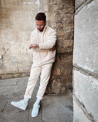 Как носить брюки чинос с свитером на молнии