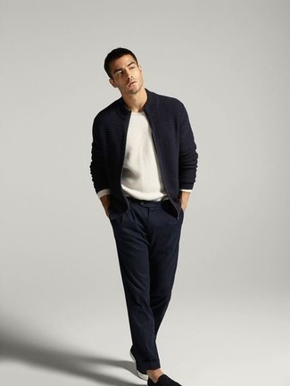 Как носить брюки чинос с свитером на молнии