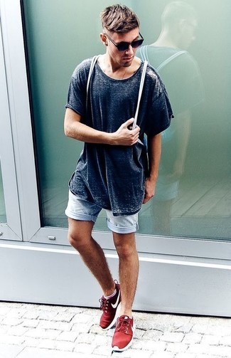 С чем носить прозрачный рюкзак мужчине