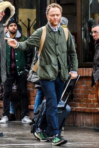 С чем носить прозрачный рюкзак мужчине