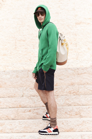 С чем носить прозрачный рюкзак мужчине