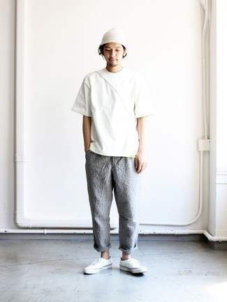 С чем носить прозрачную сумку почтальона