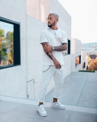 С чем носить прозрачную сумку почтальона