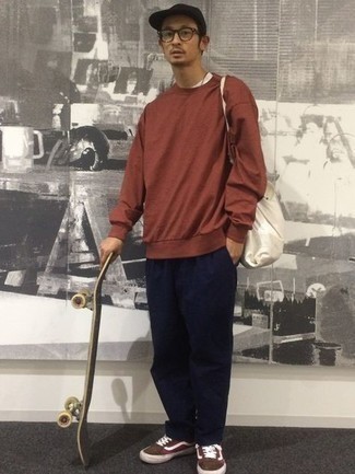 С чем носить прозрачную сумку почтальона