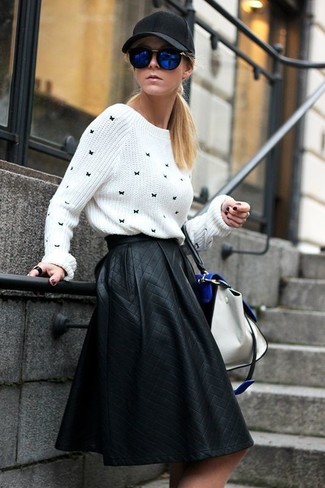 С чем носить прозрачную сумку-саквояж