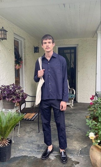 С чем носить прозрачную большую сумку мужчине