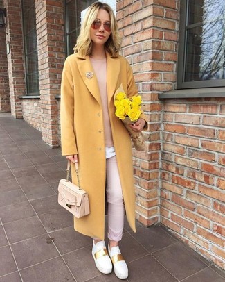 Как носить пальто с брюками чинос женщине