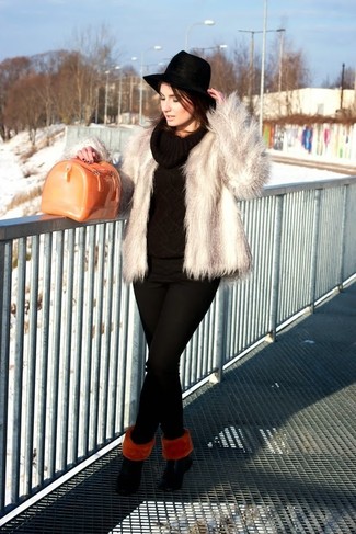 Как носить свитер с хомутом с короткой шубой