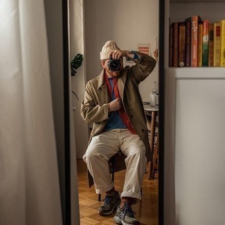 Как носить свитер с круглым вырезом с кроссовками мужчине