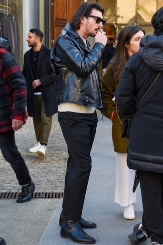 Как носить свитер с круглым вырезом с косухой мужчине