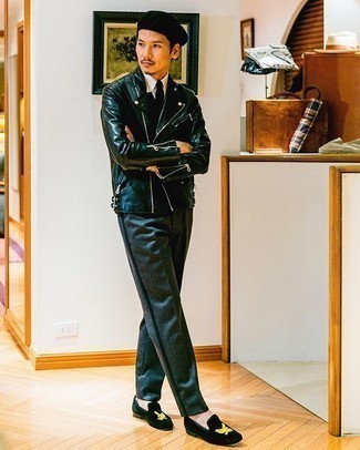 Как носить свитер с круглым вырезом с косухой мужчине