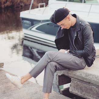 Как носить свитер с круглым вырезом с косухой мужчине