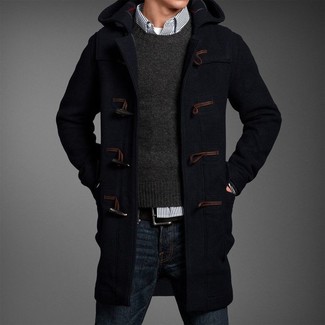 Как носить свитер с круглым вырезом с дафлкотом мужчине