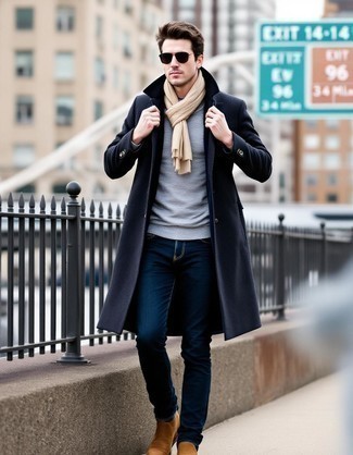 Как носить свитер с круглым вырезом с курткой без рукавов мужчине