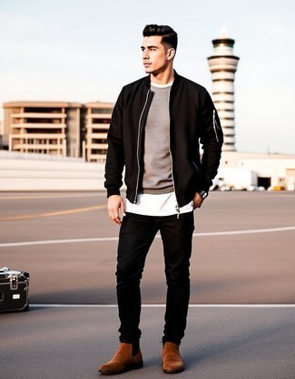 Как носить свитер с круглым вырезом с джинсами мужчине