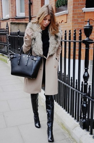 Как носить свитер с круглым вырезом с ботфортами