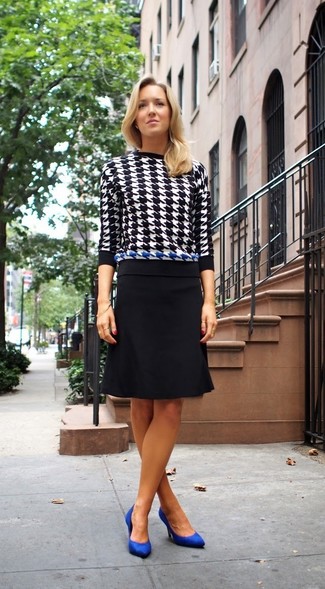 Как носить свитер с круглым вырезом с туфлями