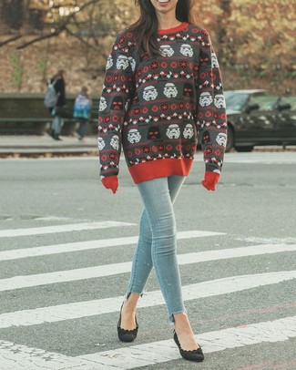 Как носить свитер с круглым вырезом с туфлями