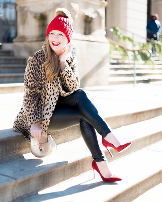 Как носить свитер с круглым вырезом с туфлями