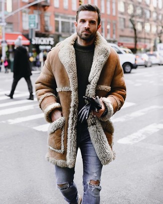 Как носить свитер с круглым вырезом с дубленкой мужчине