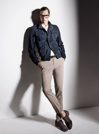 Как носить футболку с круглым вырезом с брогами