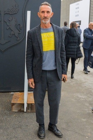 Как носить футболку с круглым вырезом с брогами